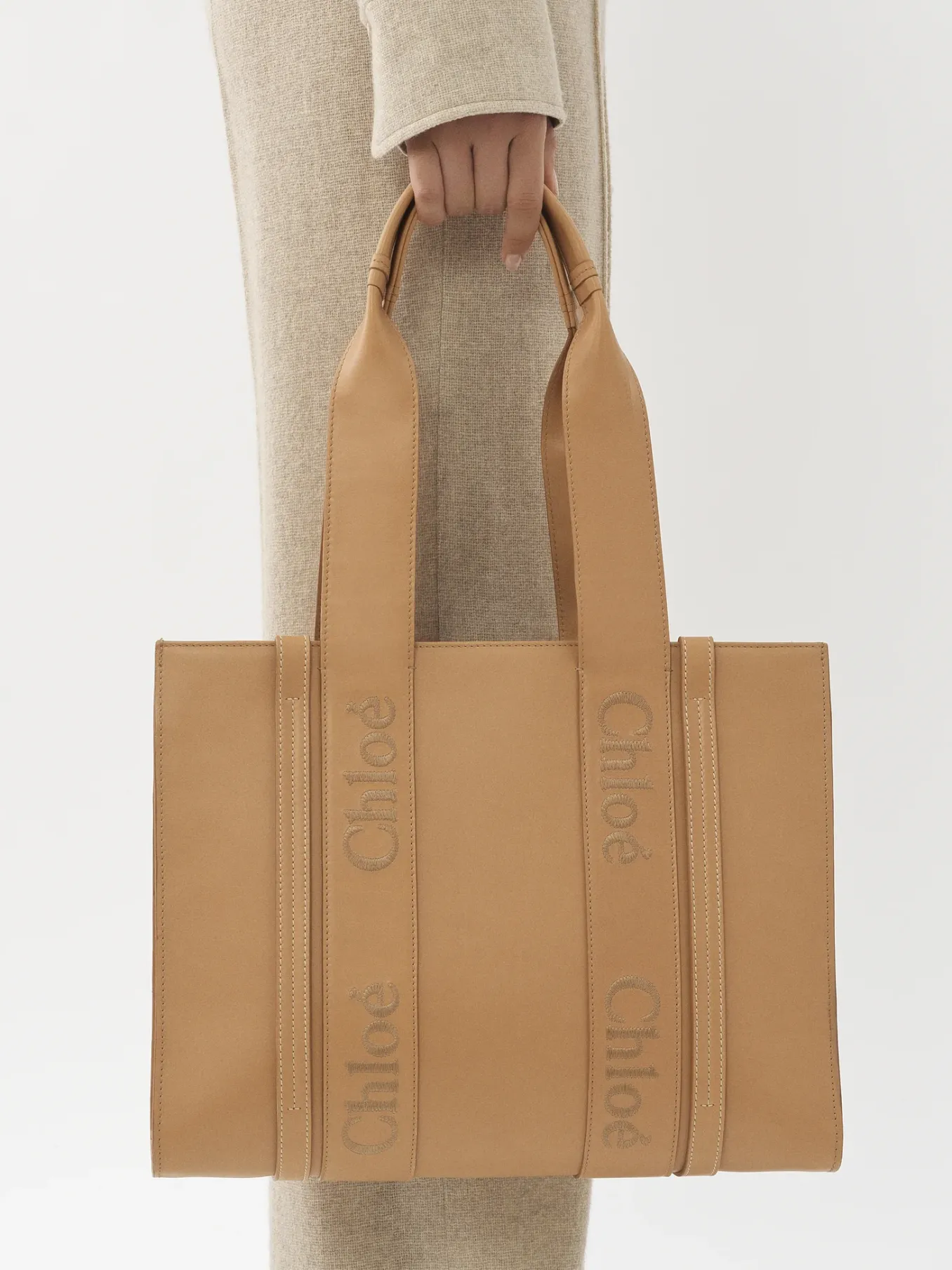 Women Chloé Medium Woody Tote Bag